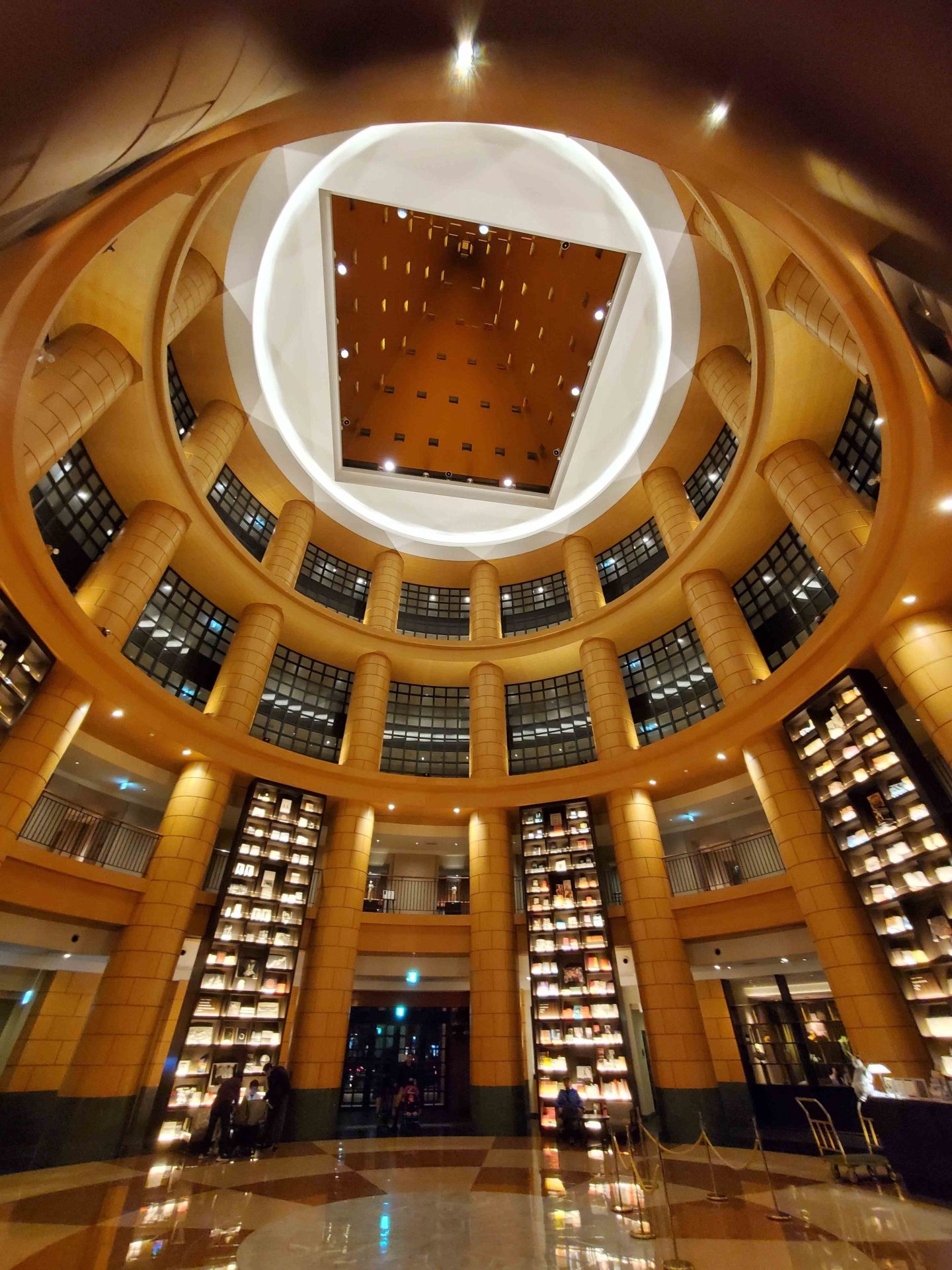 首のアンチエイジング②　横じわ、縦じわ